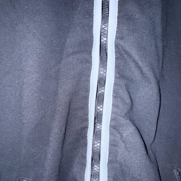 Obey jacket black, large. Soft material zipper pockets - Picture 6 of 6